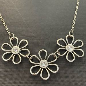 Claire’s Silver Daisy Necklace